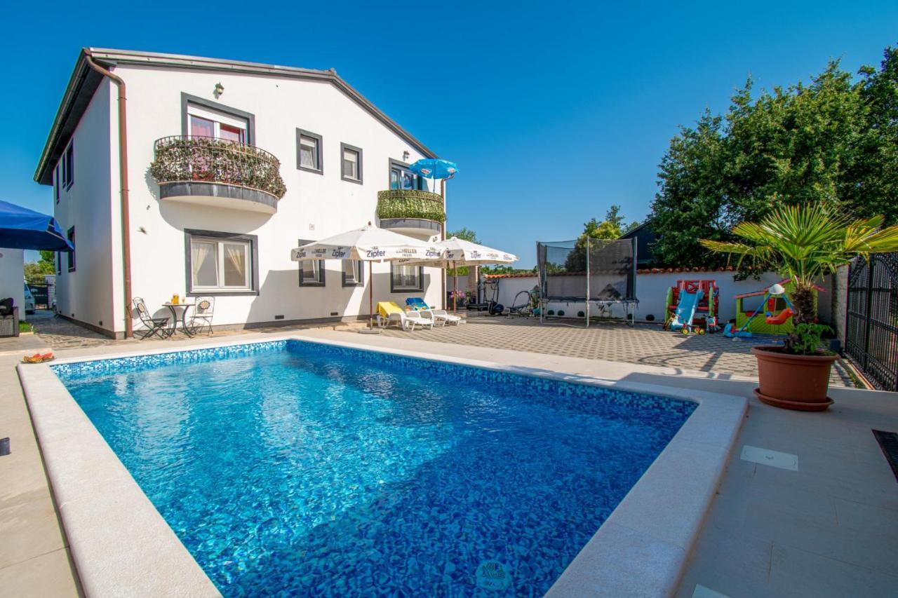 Apartments With Pool In Pula,Croatia Exterior photo